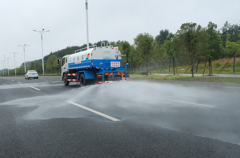電動垃圾車（裝桶電動保潔車）后灑功能演示
